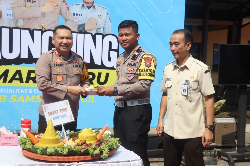 Kapolres Pasuruan Resmikan Samsat Smart&nbsp;Thru