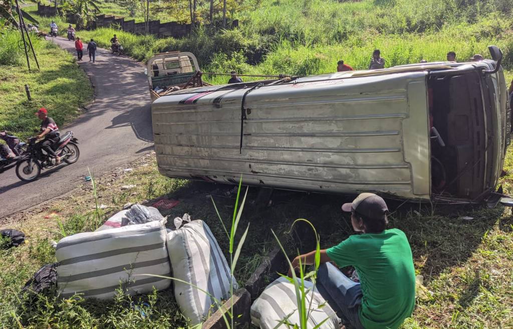 Rem Blong, Elf dari Bandung Terguling di Gajahrejo Prigen