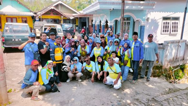 Selain Pertemuan Rutin, Komunitas Peduli Duafa (KPD) Juga Bagikan Sembako