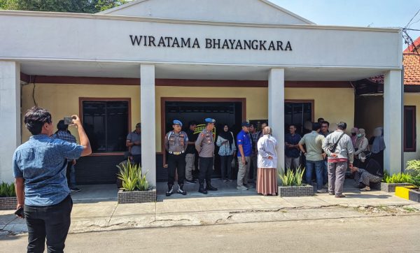 Predator Anak Tak Kunjung Ditangkap, Keluarga Korban Luruk Polres Pasuruan