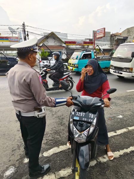 Selain Operasi Patuh Semeru 2024, Satlantas Polres Pasuruan Gencar Berikan Himbauan&nbsp;Lantas