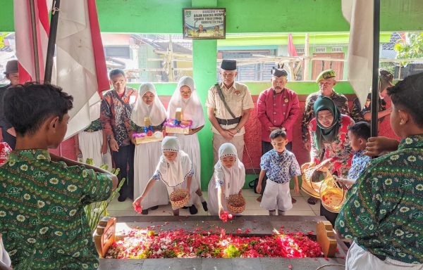 Kenang Jasa Pejuang, Siswa TK-SD Diajak Ziarah ke Pak Sakera