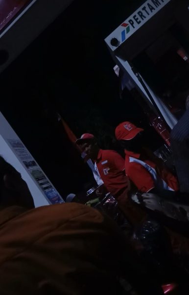 Pelayanan di SPBU Nguling di Duga tidak SOP, Konsumen : Operator nya Asal-asalan