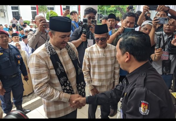 “Oke Gas”, Lagu Kemenangan Prabowo Iringi Pendaftaran Rusdi-Shobih ke KPU