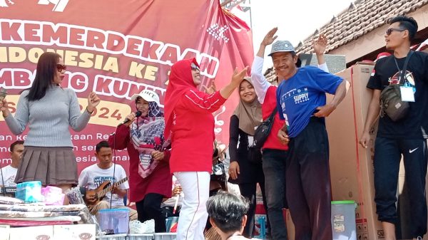 “Pesta Rakyat”, Warga Kembang Kuning Persembahkan Ratusan Hadiah Sambut HUT RI Ke-79